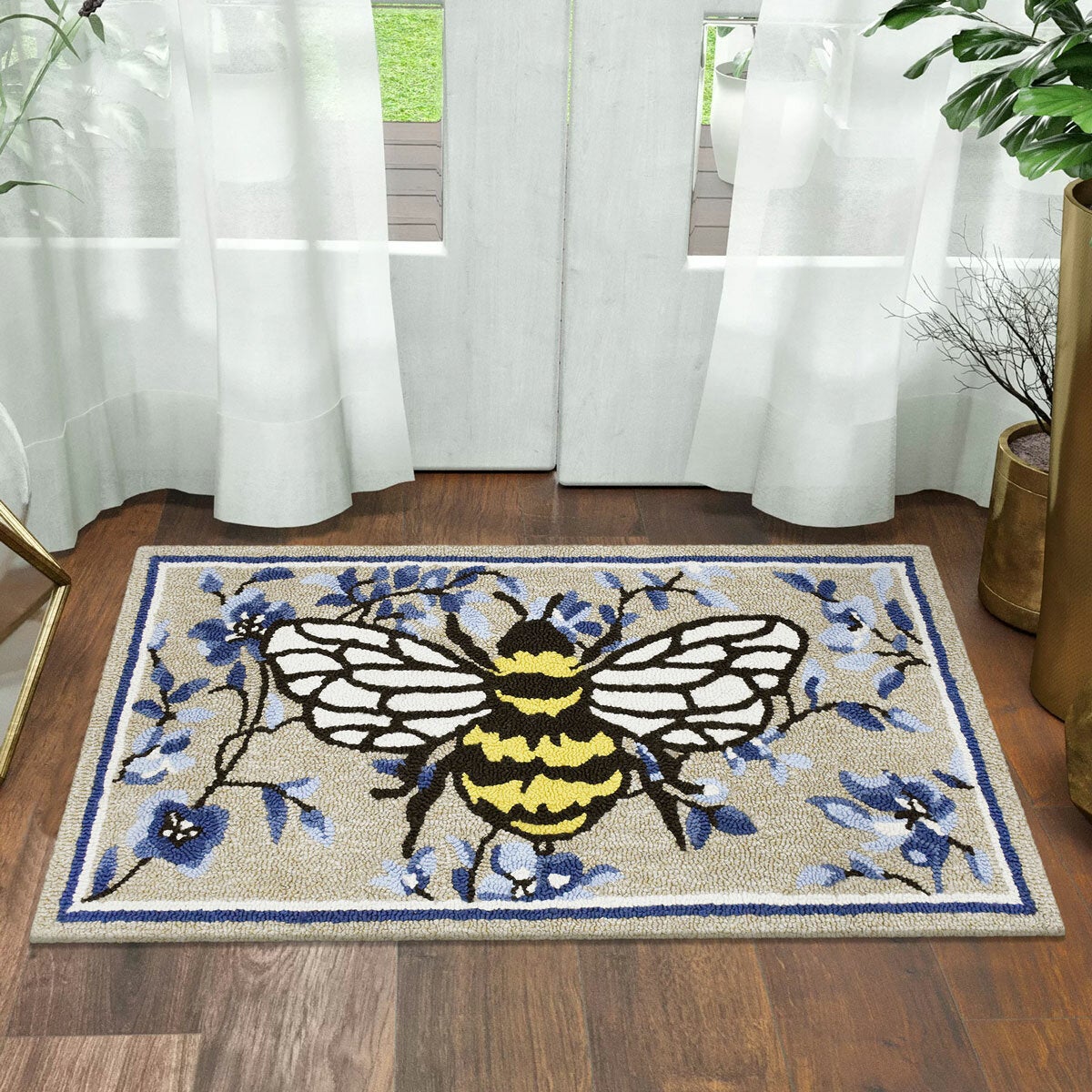 Spring Bee Hooked Accent Rug, 56 x 97 cm