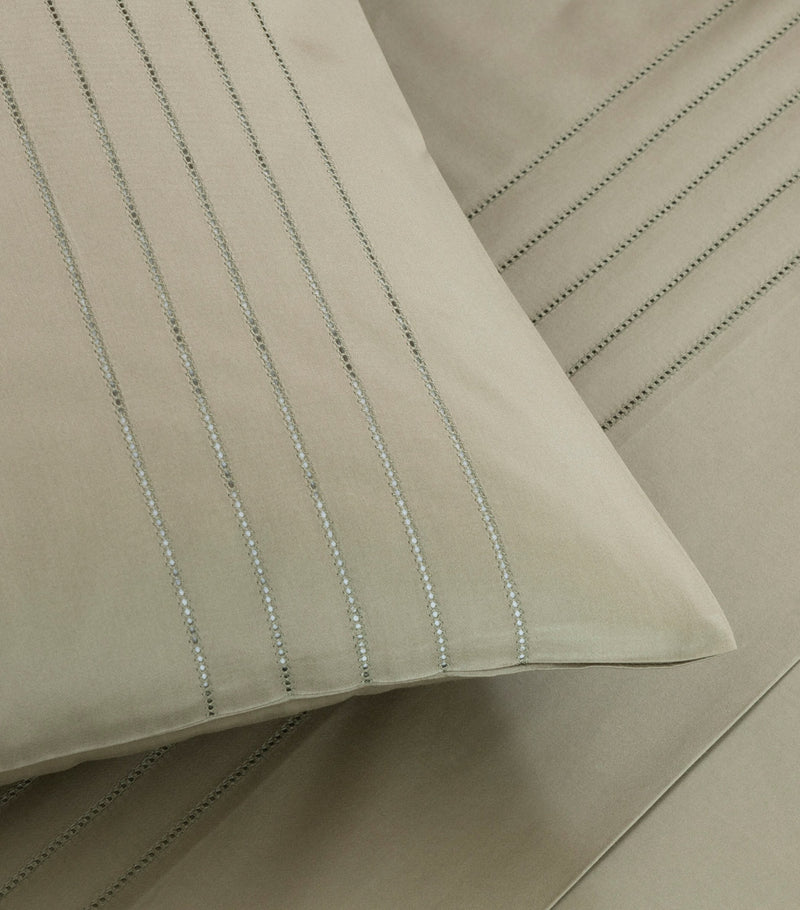 Frette Super King Duvet Cover in Sakura Pink with Oxford Weave - British product