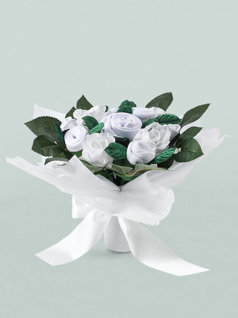 Babyblooms weißes Babykleidungs-Blumenstrauß-Geschenkset für Neugeborene, importiert aus dem Vereinigten Königreich