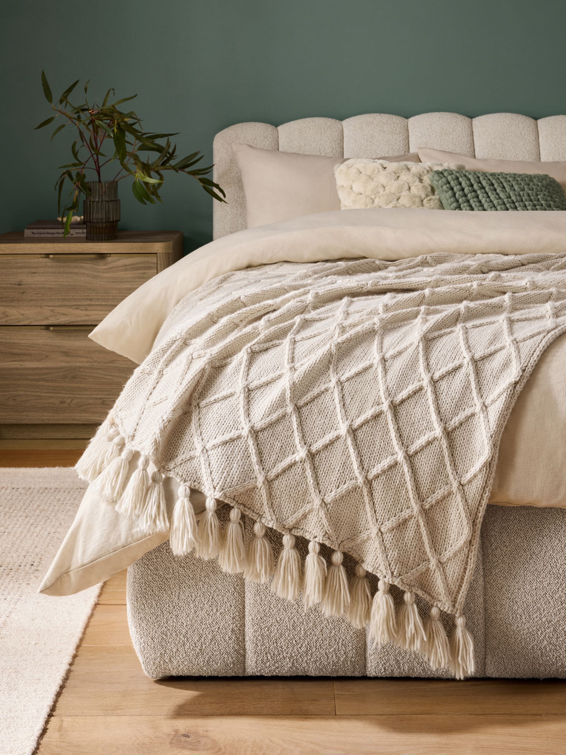 Chunky cable knit throw in light natural (British brand)