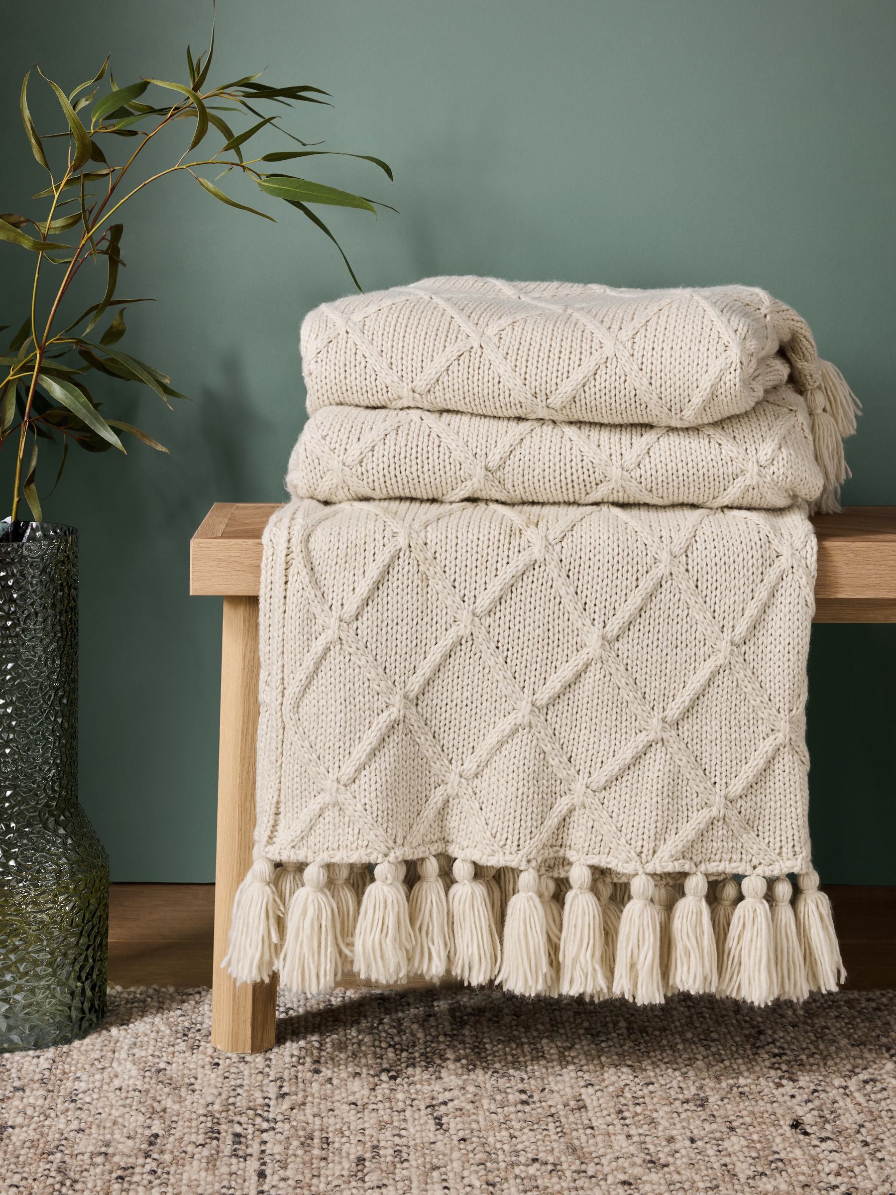 Chunky cable knit throw in light natural (British brand)