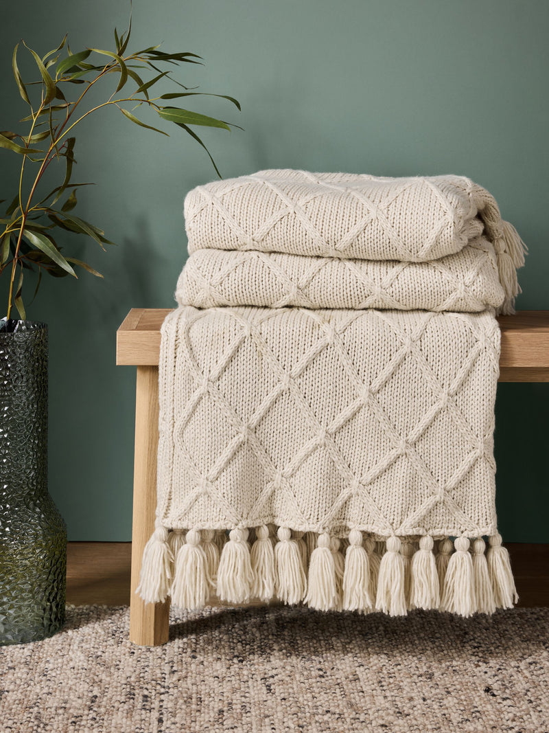 Chunky cable knit throw in light natural (British brand)