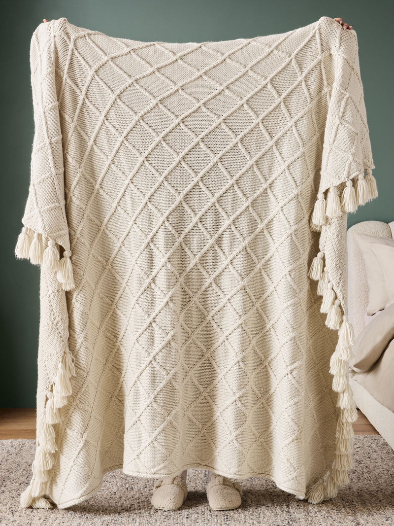 Chunky cable knit throw in light natural (British brand)