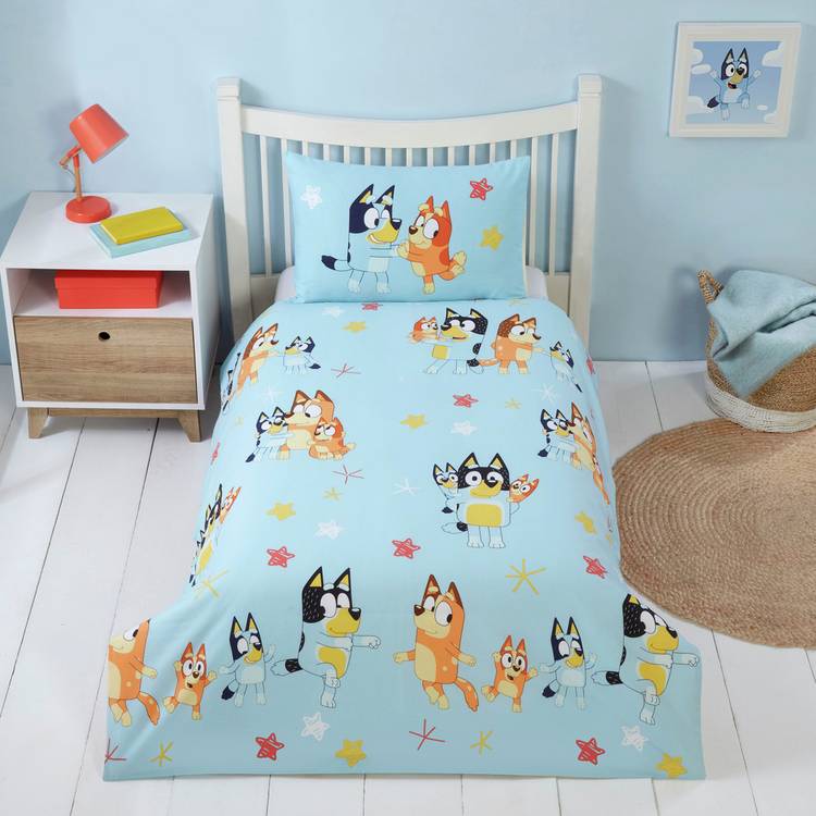 Bluey Celebrate toddler bedding set blue and white - British product