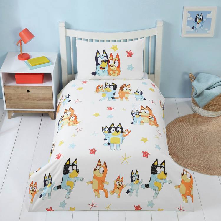 Bluey Celebrate toddler bedding set blue and white - British product
