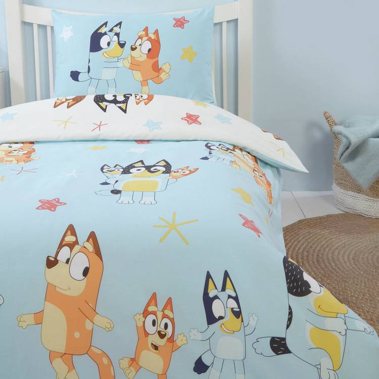 Bluey Celebrate toddler bedding set blue and white - British product