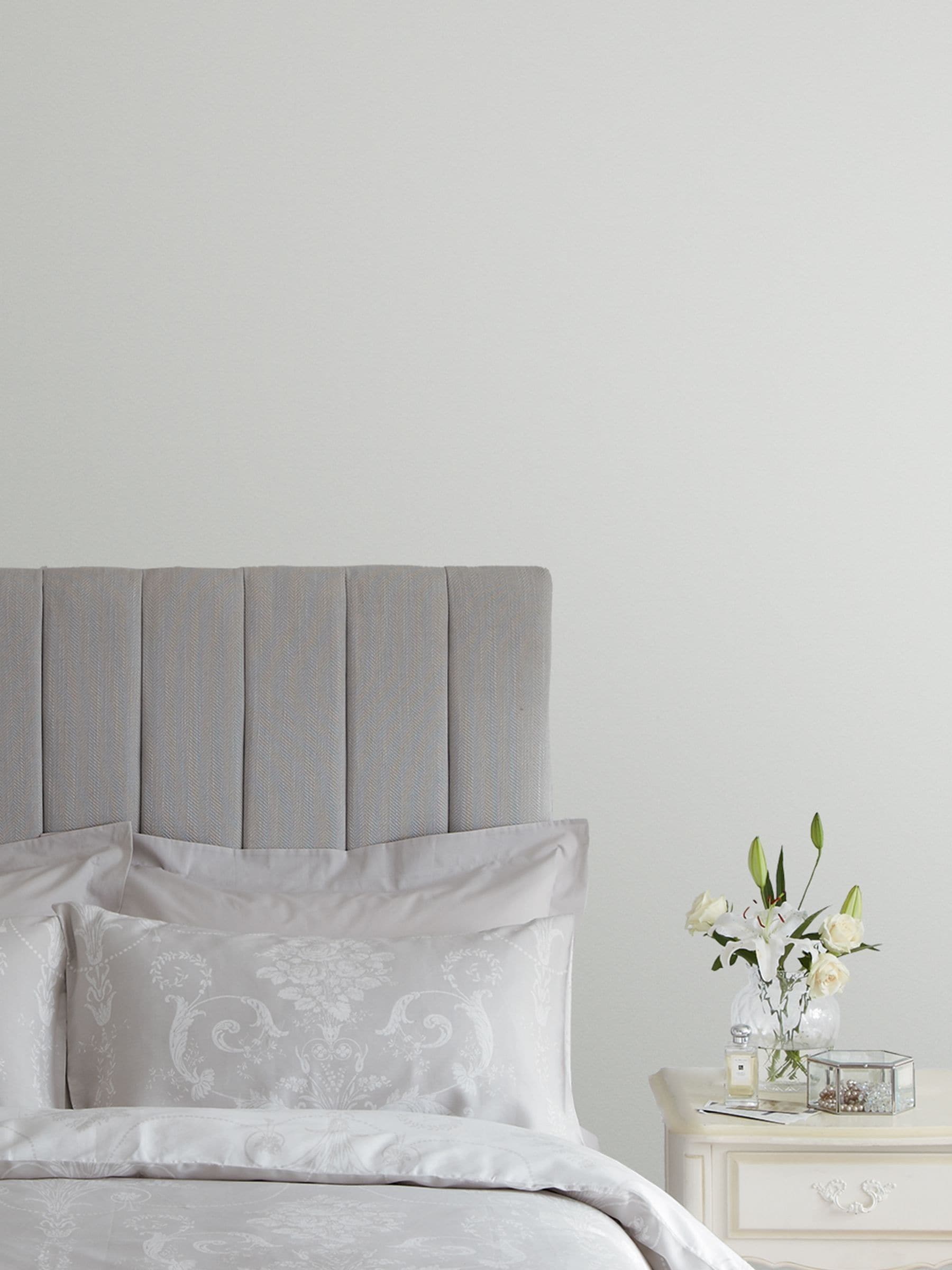 Laura Ashley Dove Grey White Matt Emulsion Paint 2.5L