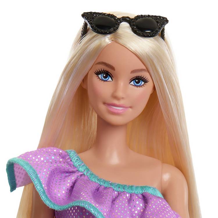 Barbie fashion doll 32cm with outfits and accessories - British product