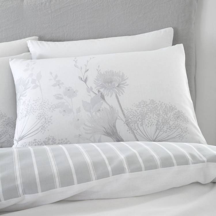 Catherine Lansfield floral print single bedding set, UK version