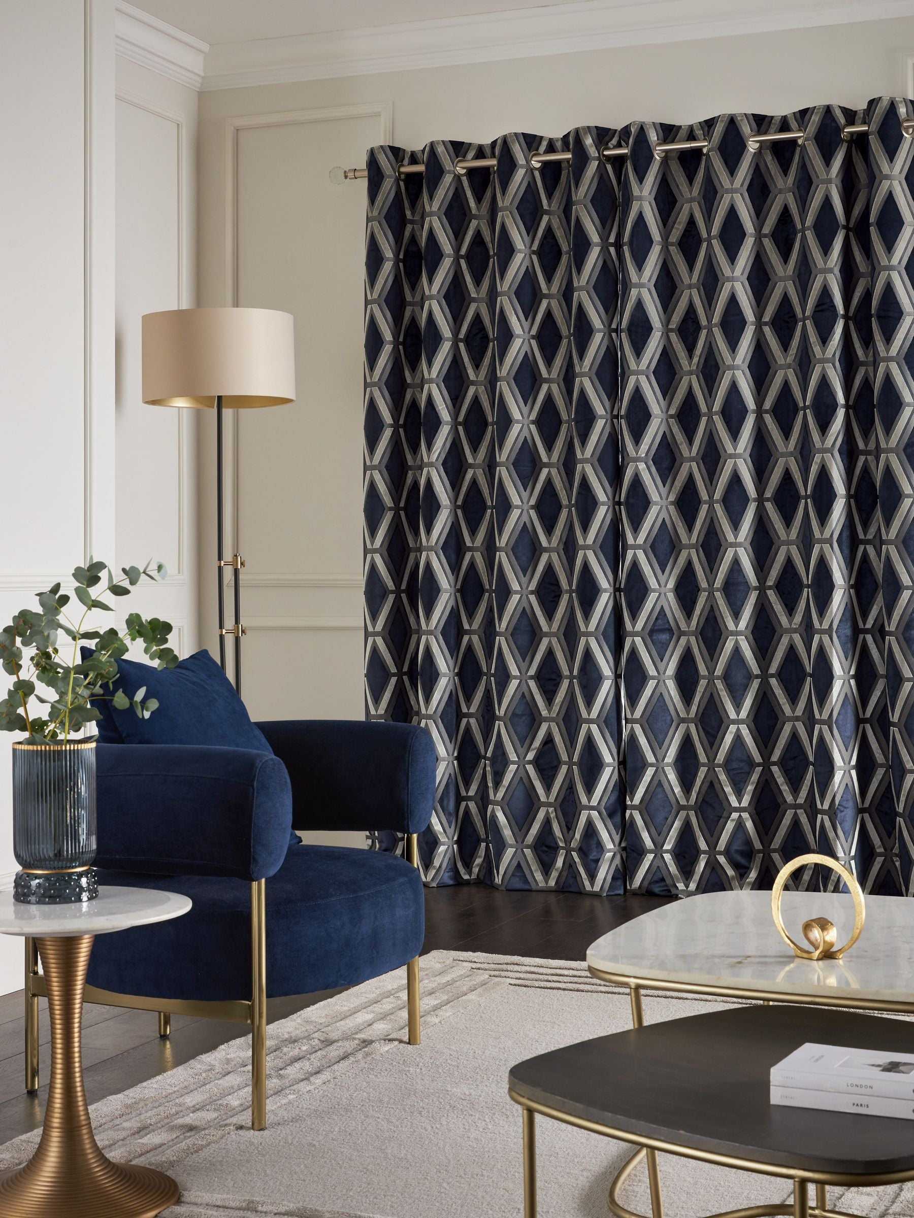 Collection Luxe navy velvet blackout curtains UK version