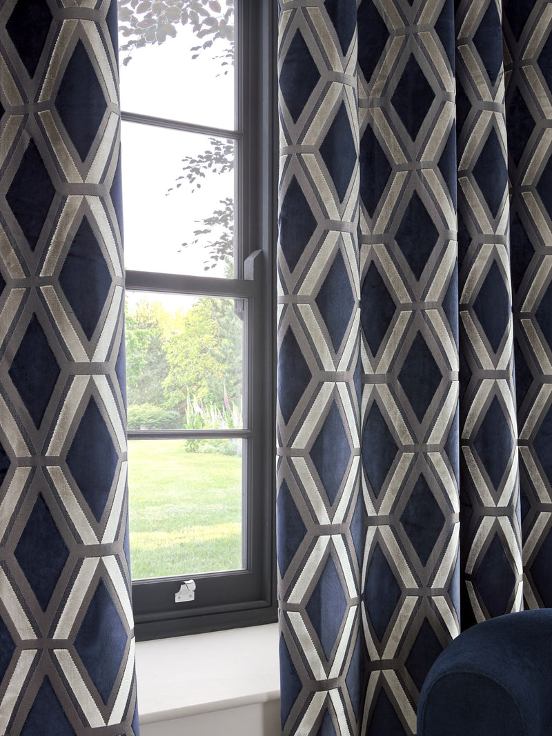 Collection Luxe navy velvet blackout curtains UK version