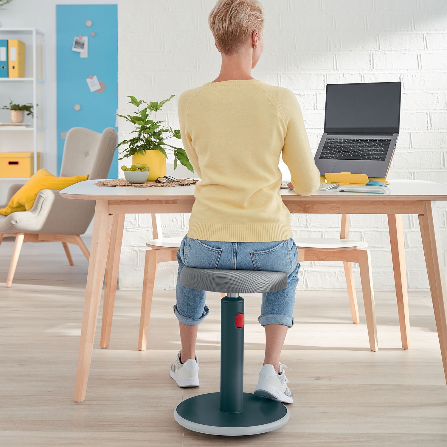 Leitz Ergo Cosy Active Sit Stand Stool adjustable, imported from the UK