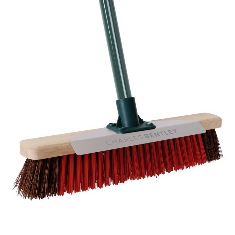 Charles Bentley outdoor broom with metal scraper, UK version