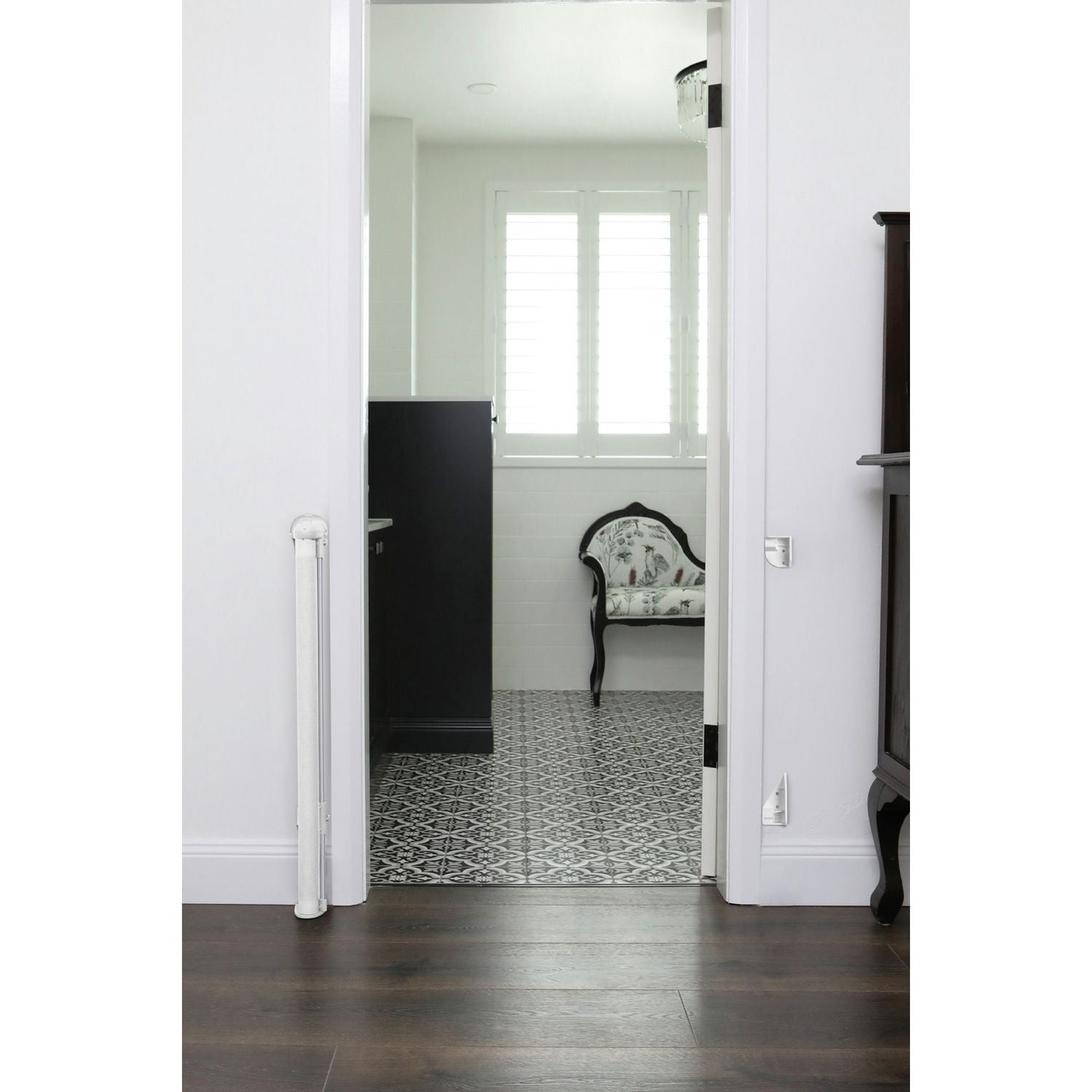 Dreambaby retractable gate white 60-140cm, imported from the UK