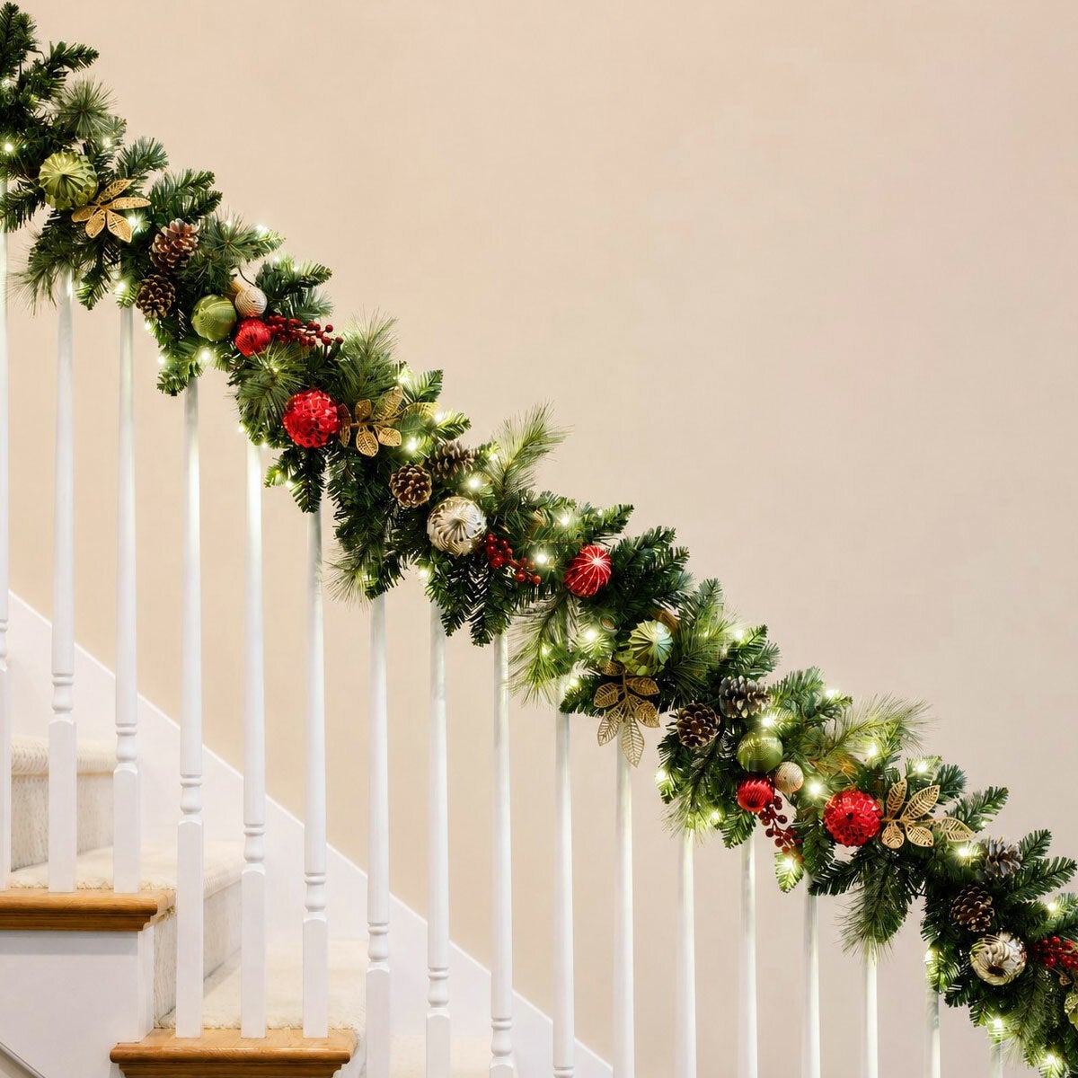 CGH pre-lit Christmas garland with twinkling LED lights 9ft - British product
