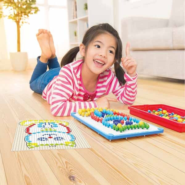 Quercetti Fantacolor Tab peg board 150 pegs - British product