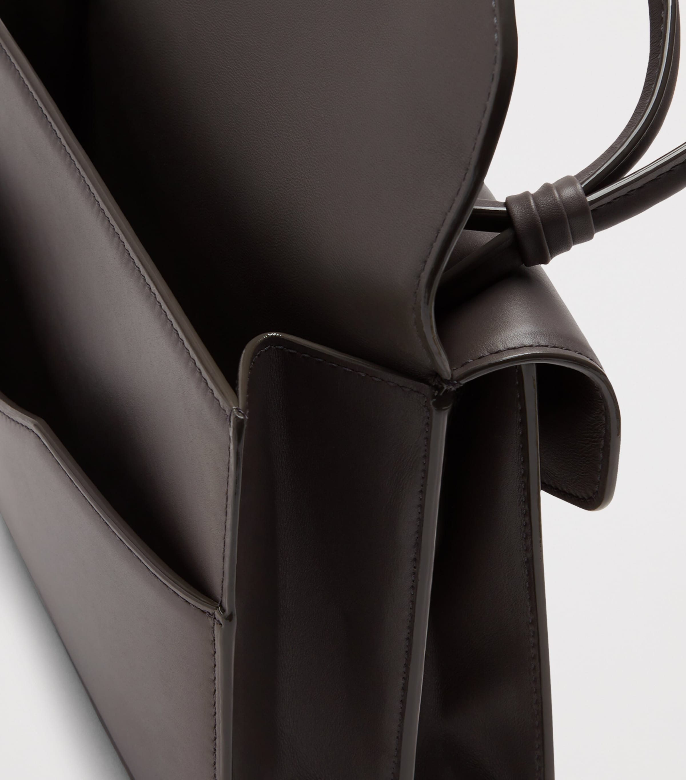 Bottega Veneta top-handle bag Nodo Piano with Knot clasp, UK version