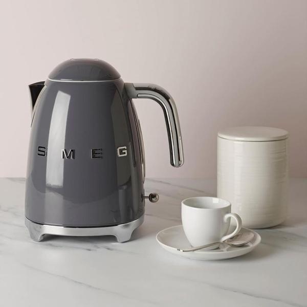 غلاية Smeg KLF03 فضي 1.7 لتر، مستوردة من المملكة المتحدة