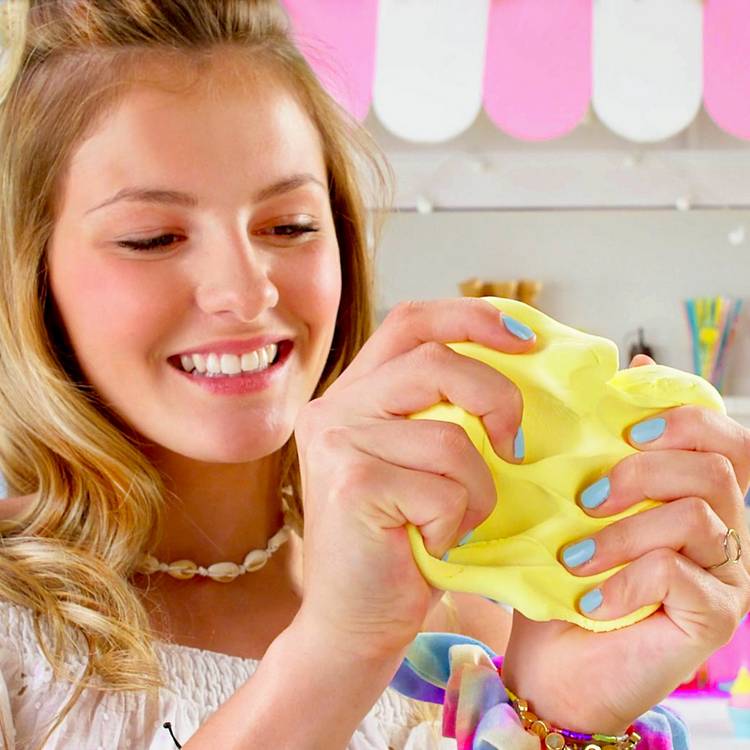 So Slime Fluffylicious slime case DIY kit (British brand)