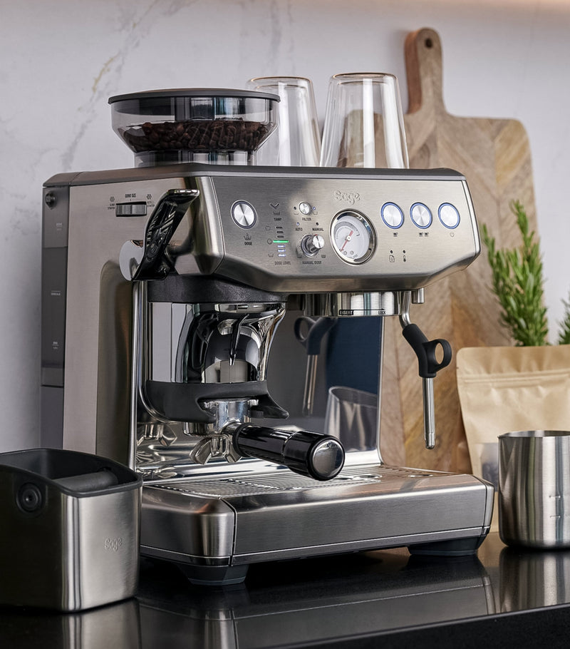 Sage Barista Express Impress coffee machine with integrated grinder and 2L water tank (British brand)