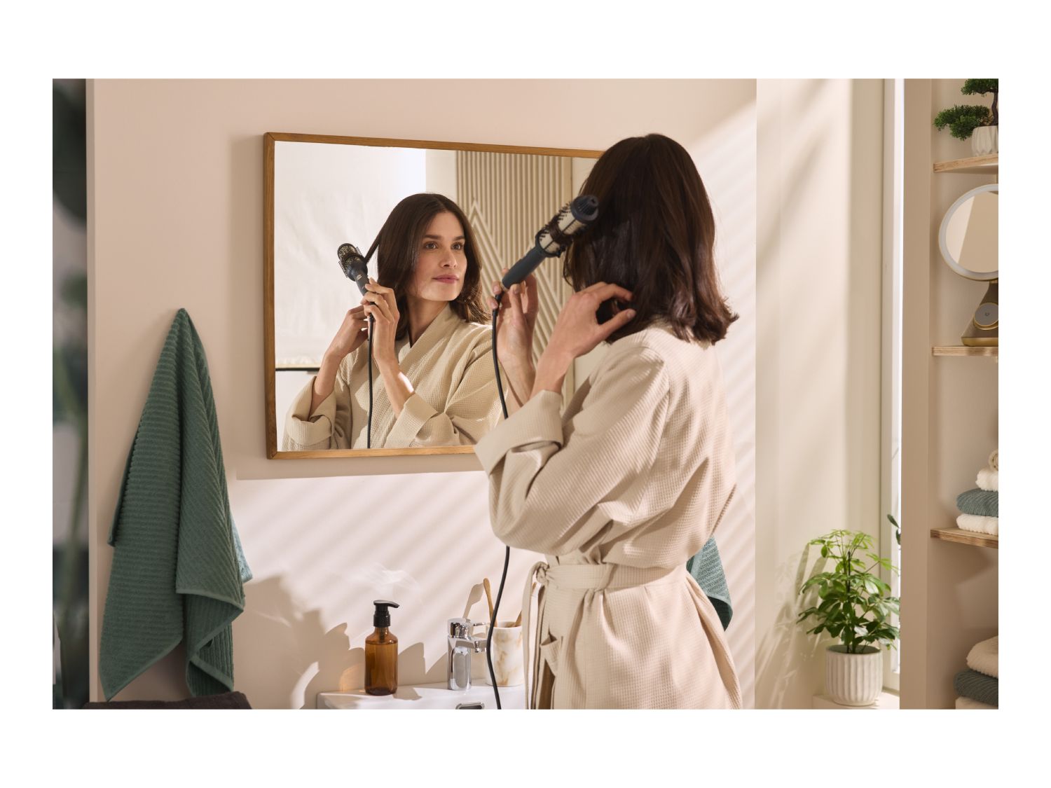 Heated styling brush with three temperature settings - British product