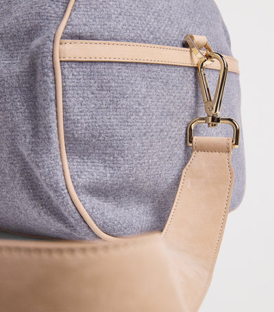 Reisetasche aus Woll-Canvas mit Lederbesatz und Schultergurt, 27 x 55 x 24 cm
