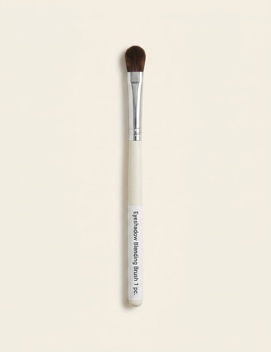 Charlotte Tilbury eye blender brush V2, imported from the UK