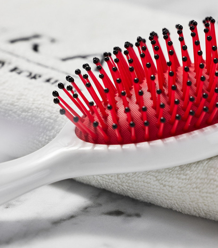Flora Lab Paris Essential Miracle Brush No.2, UK version