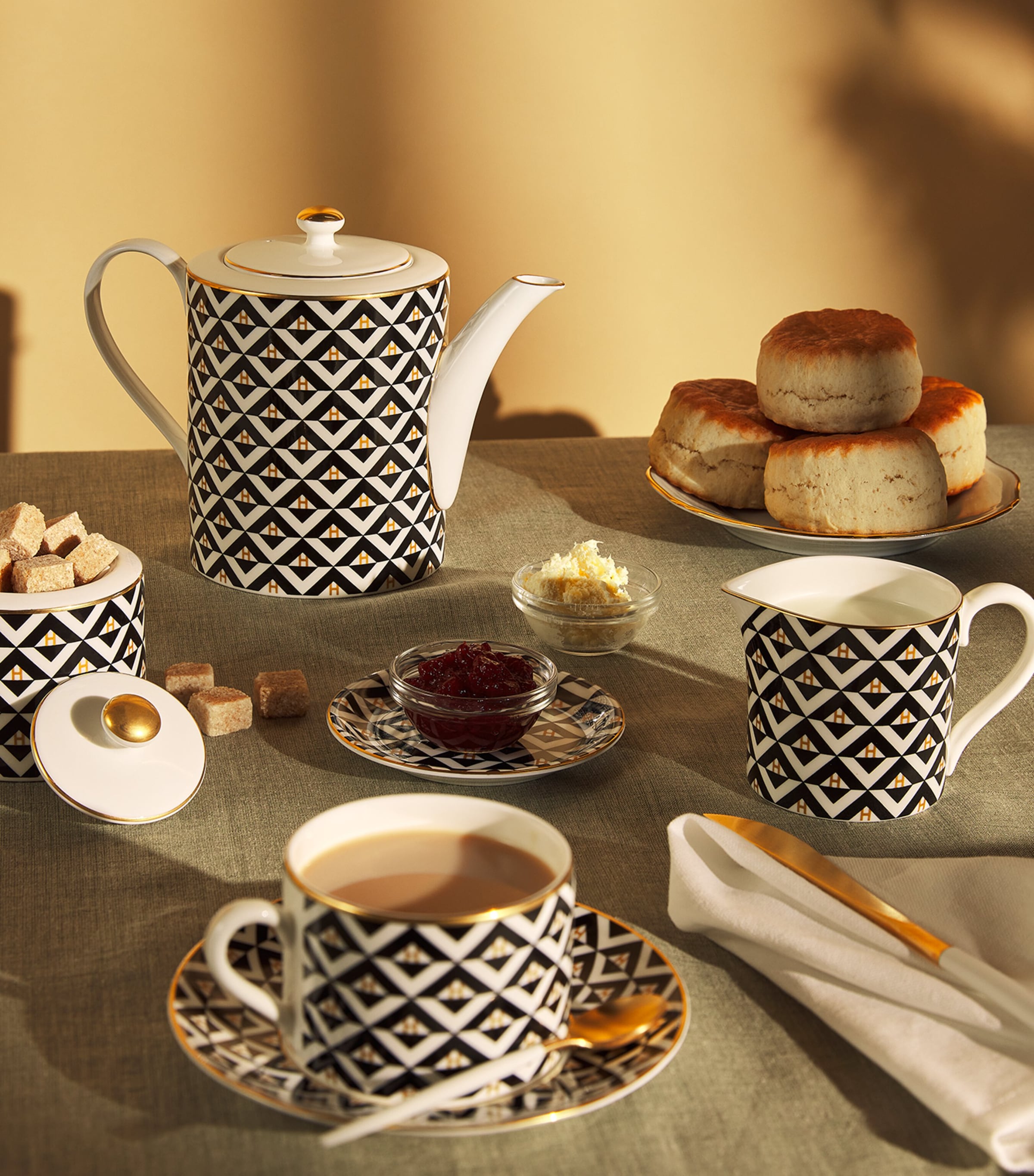 Harrods geometric teapot 994ml, UK version