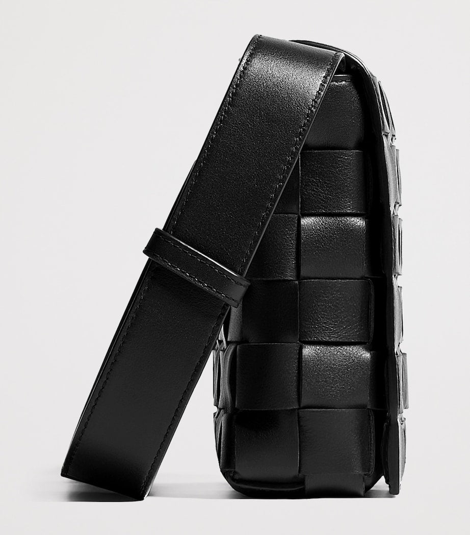 حقيبة ماسنجر Bottega Veneta Orto من الجلد، النسخة البريطانية
