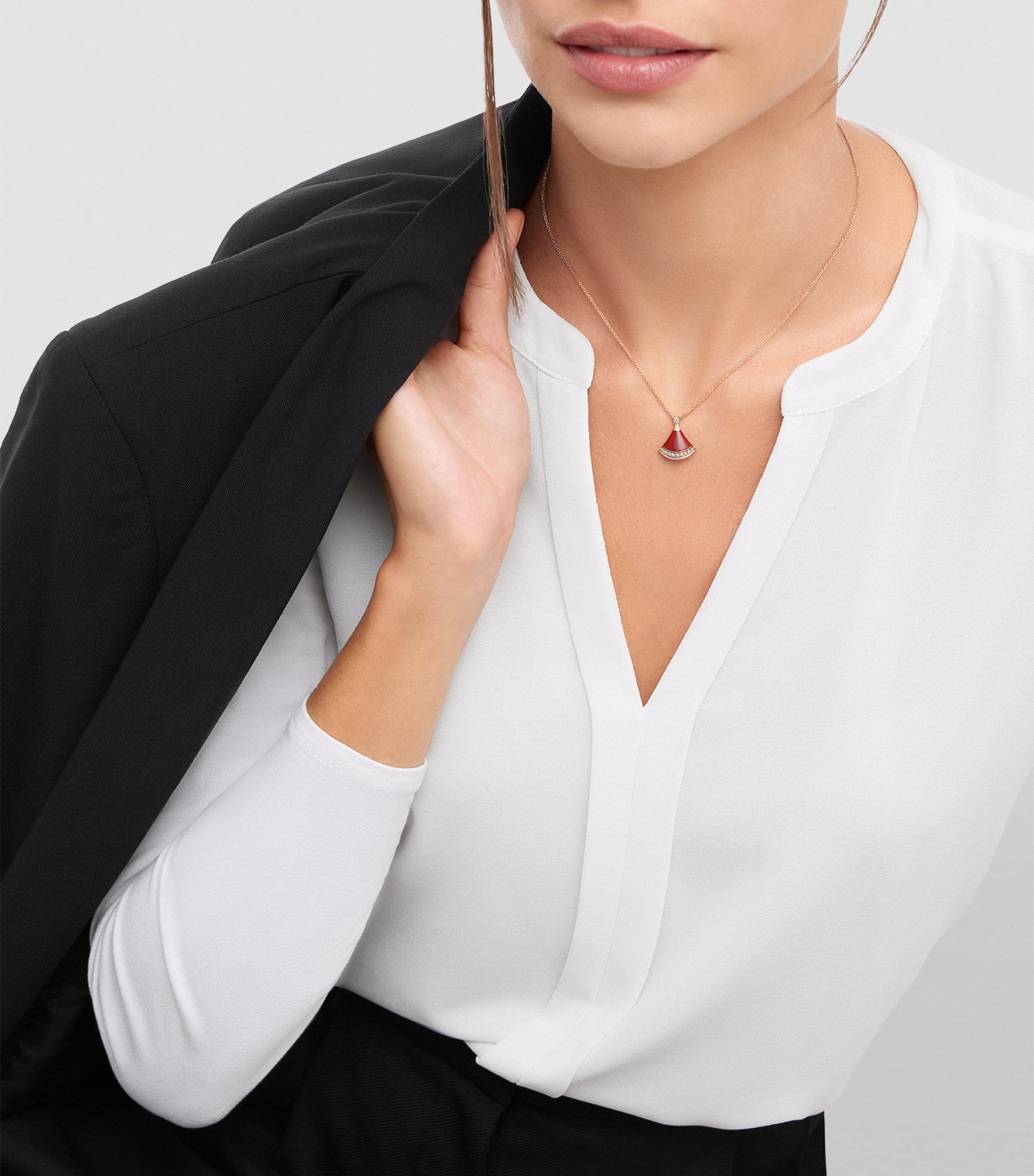 Bvlgari Divas' Dream rose gold necklace with diamonds and carnelian - British product