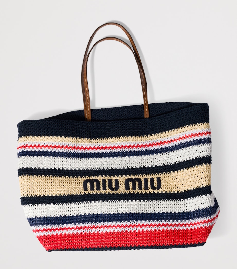 حقيبة تسوق من Miu Miu بنسيج رافيا مع شعار (ماركة بريطانية)