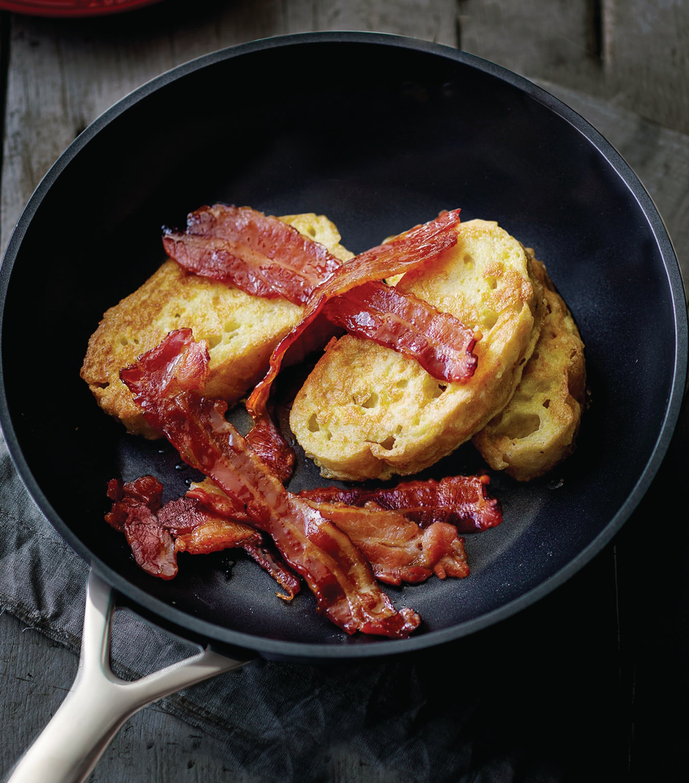 Le Creuset toughened non-stick aluminium deep frying pan 24cm, UK version