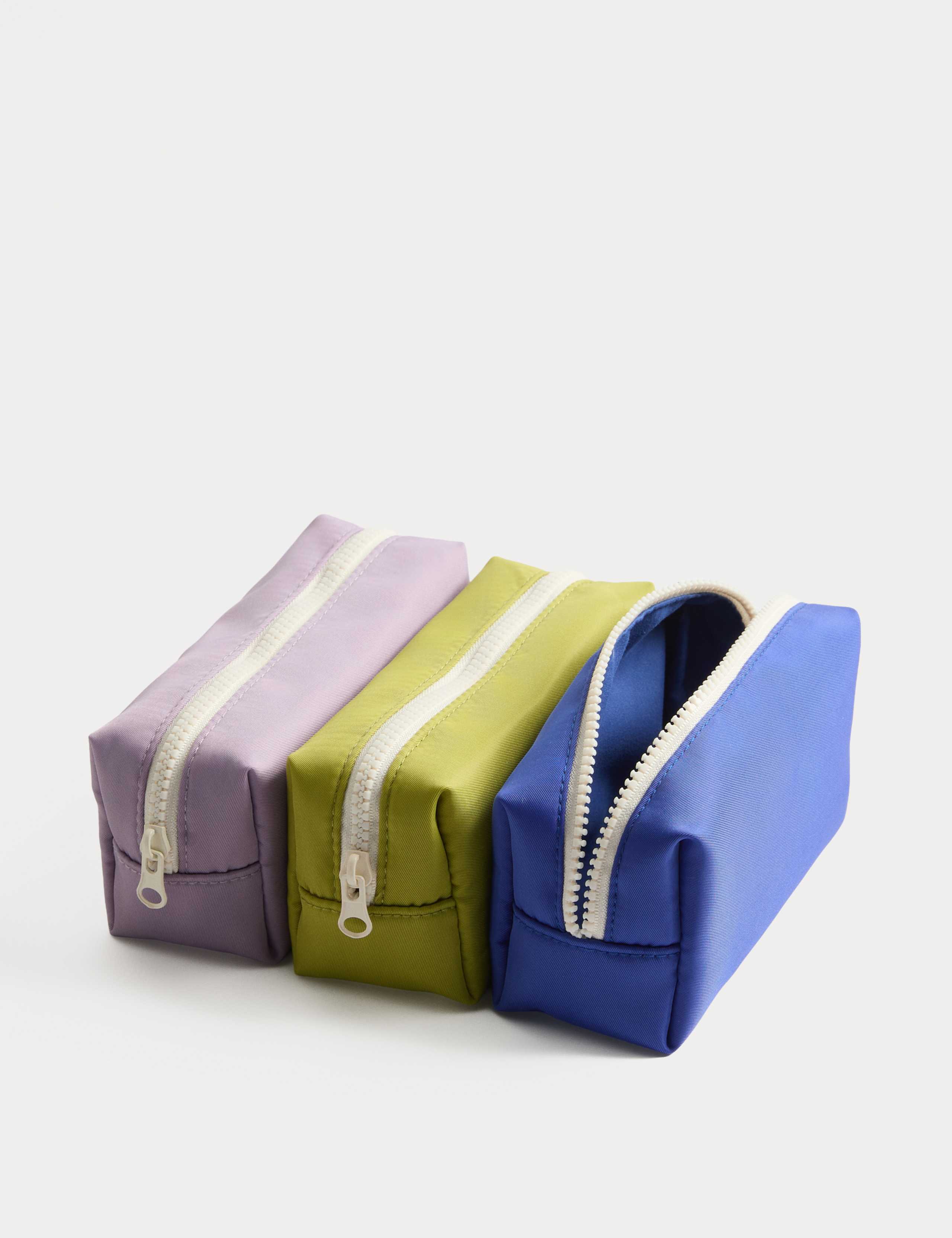 Set of 5 large utility bags for travel organization, UK version