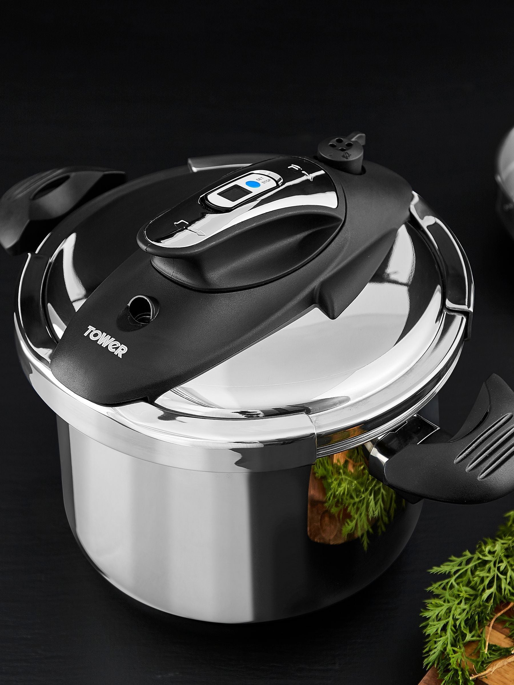 Tower Silver Ultima pressure cooker 6L - British product