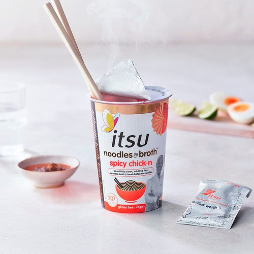 Itsu spicy chickn instant noodles broth pot 64g, UK version
