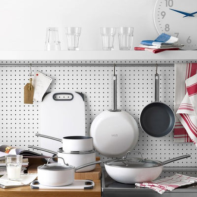 M&S Robustes Kunststoff-Schneidebrett-Set mit antibakterieller Silberoberfläche - Packung mit zwei Stück - Online kaufen bei McGrocer