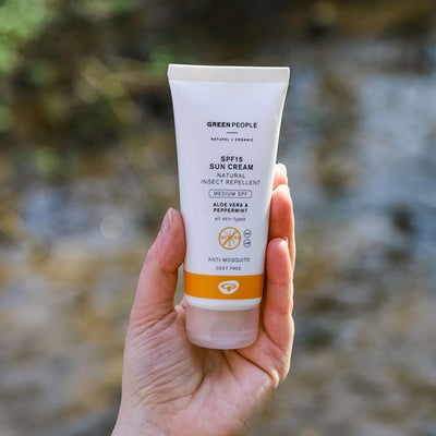 M&S SPF15 Sun Cream with Natural Insect Repellent for Face and Body - Acheter en ligne chez McGrocer