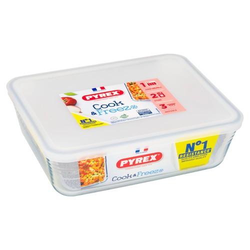 Pyrex glass casserole dish with lid 2.6L, imported from the UK