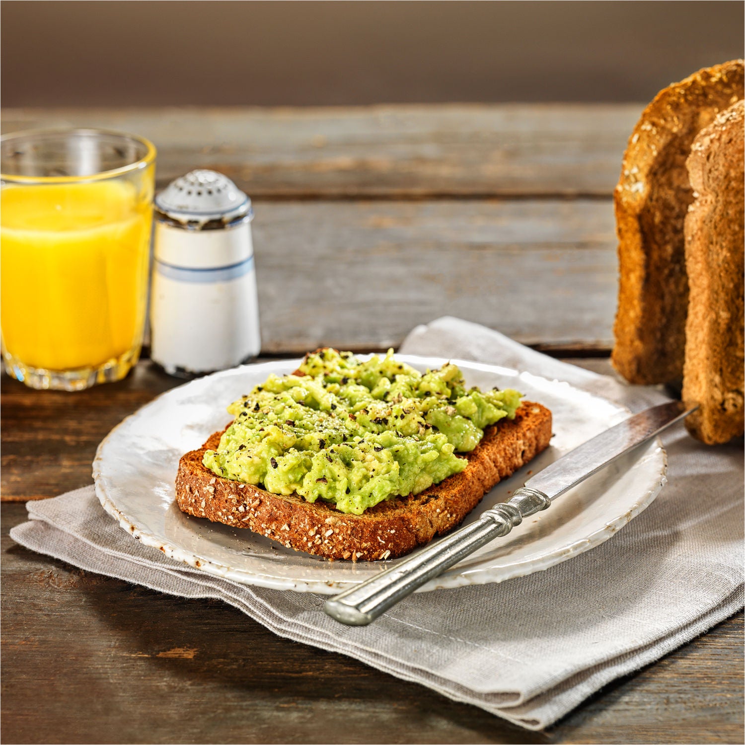 Hovis granary wholemeal bread 800g, imported from the UK
