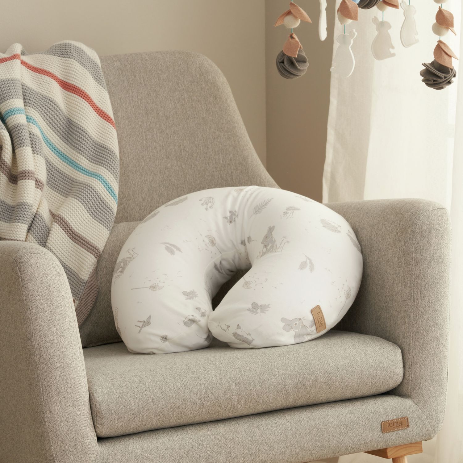 Tutti Bambini medium feeding pillow Cocoon - British product