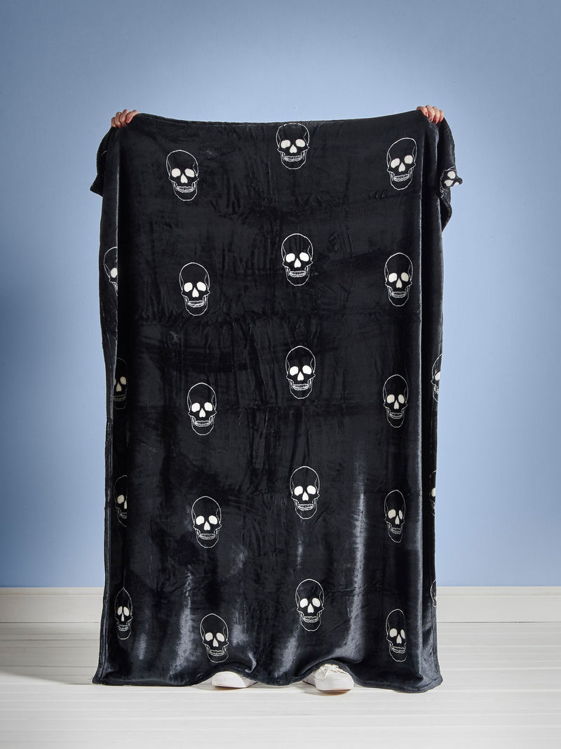 Catherine Lansfield grey skulls fleece throw 130x170cm, UK version
