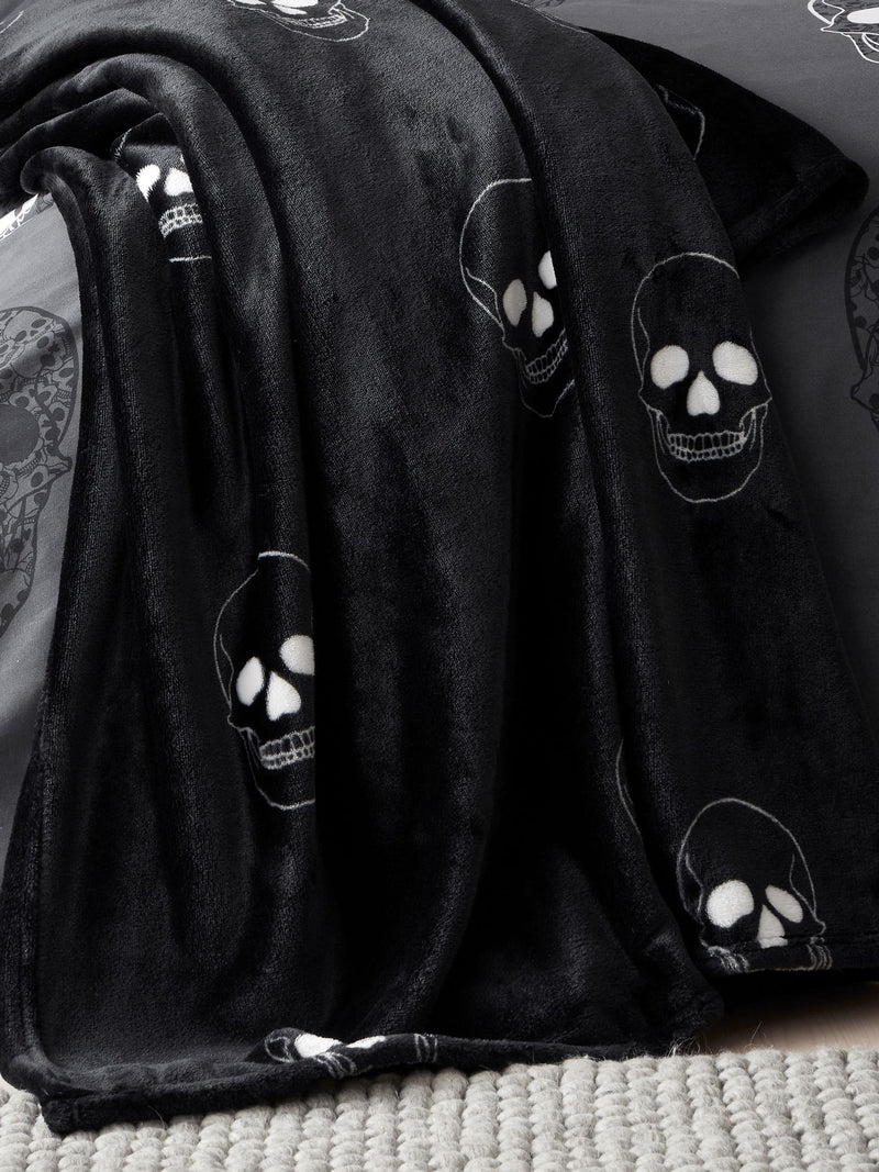Catherine Lansfield grey skulls fleece throw 130x170cm, UK version