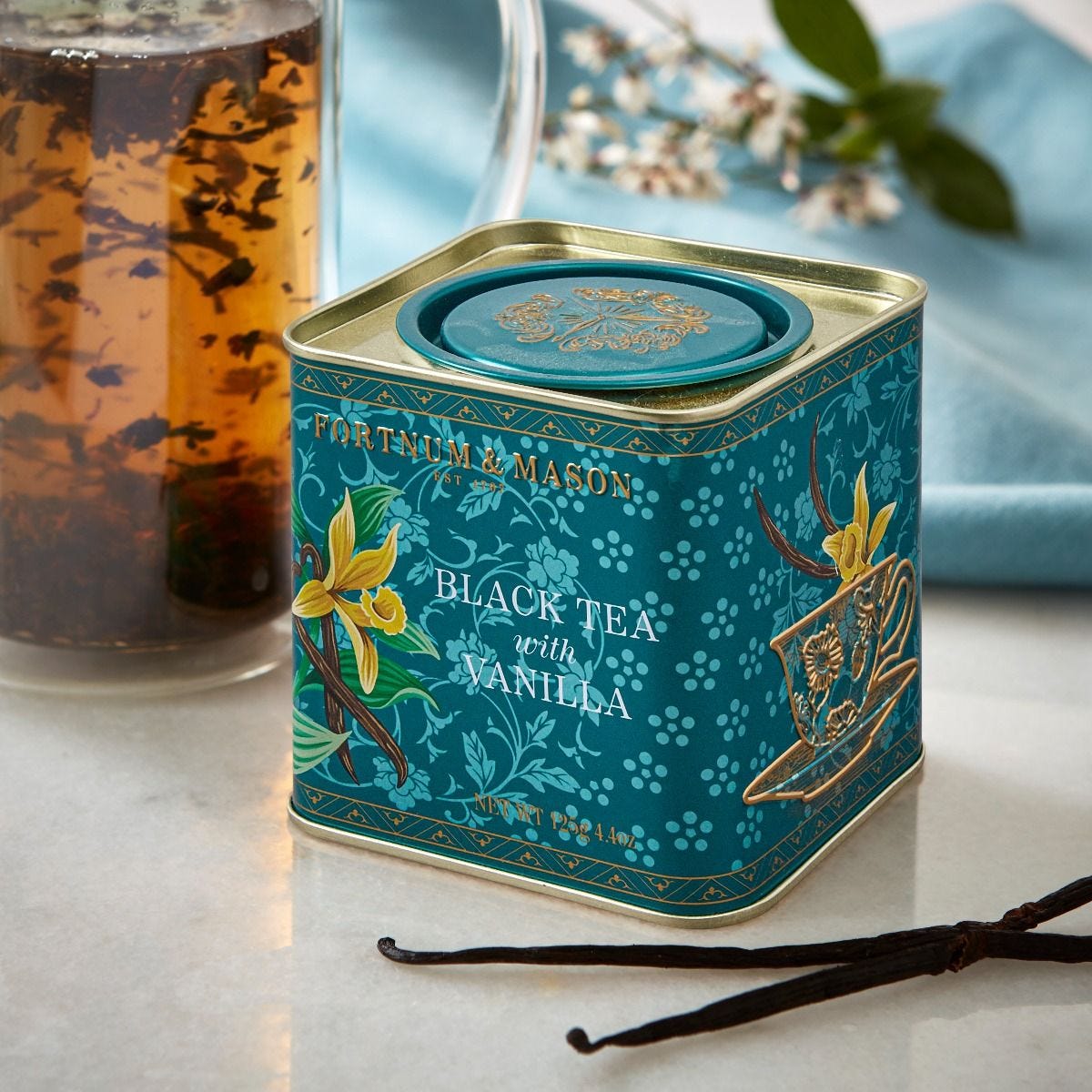 Black tea with vanilla loose leaf caddy 125g, imported from the UK