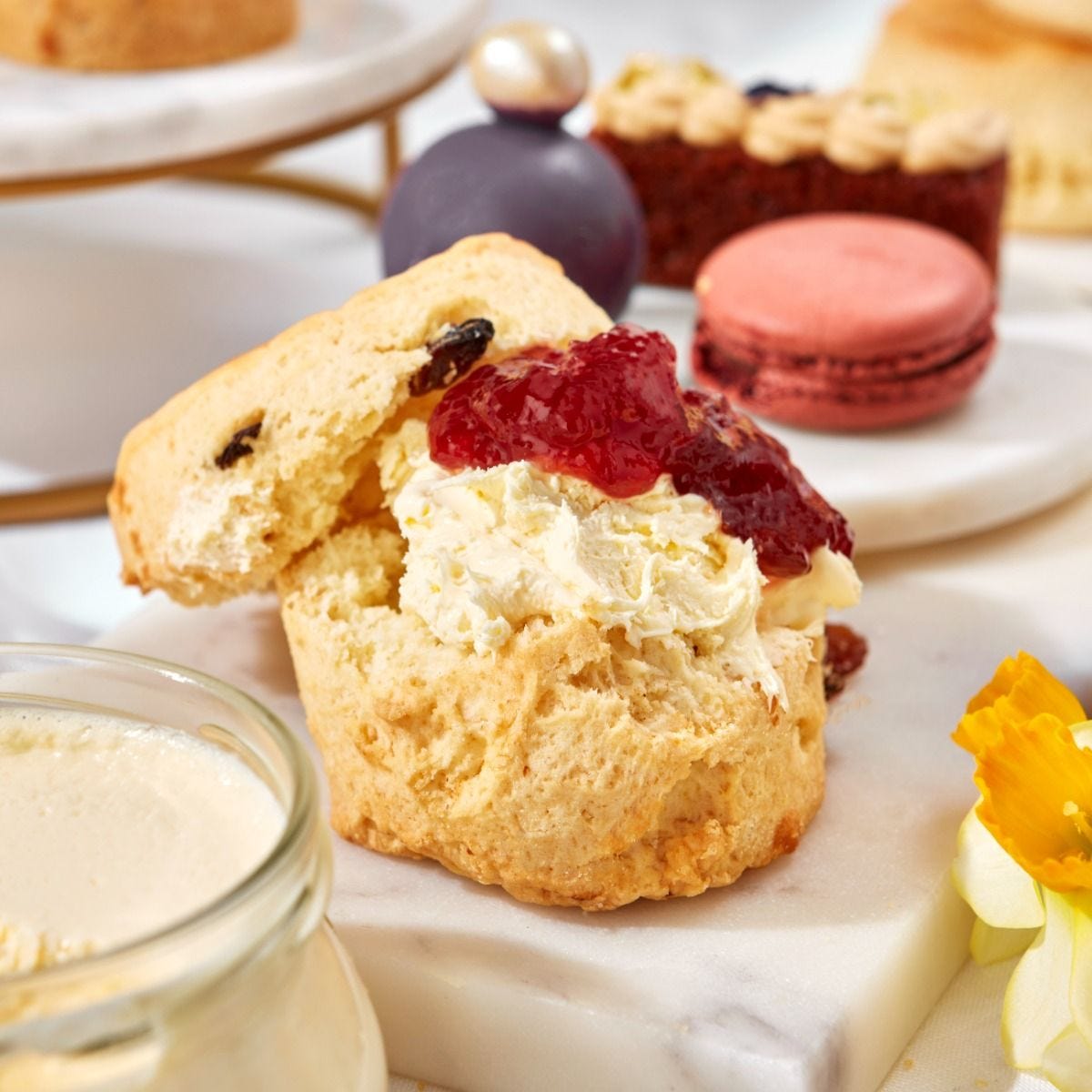 Fruit scone with sultanas and butter (British brand)