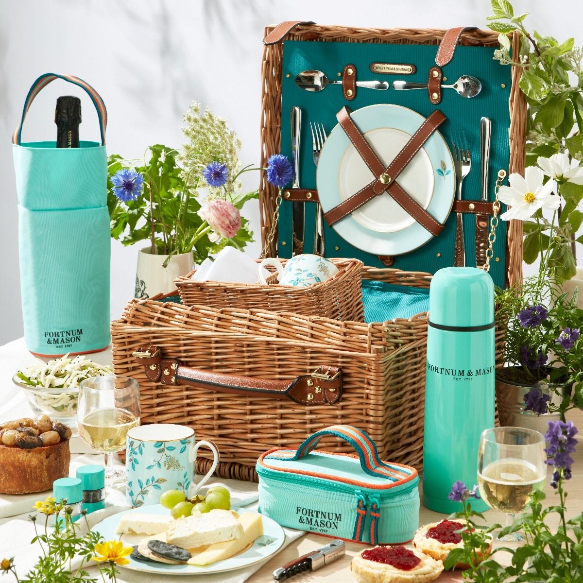 Fortnum's Camellia picnic hamper for two, UK version