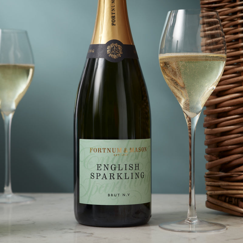 Sparkling Hamper gift hamper with sparkling wines, imported from the UK