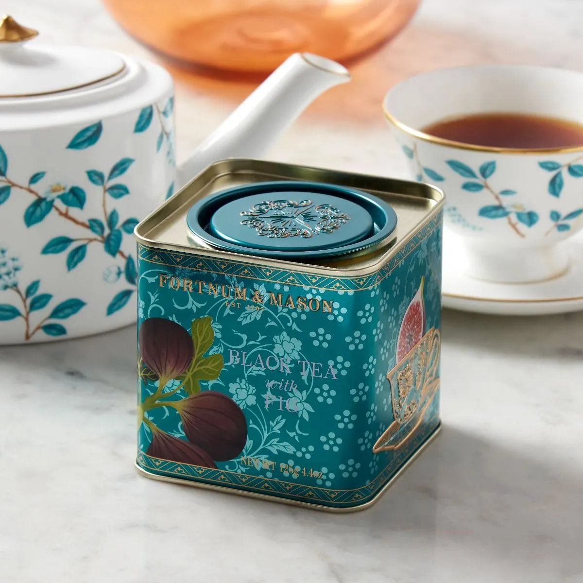 Black tea with fig pieces in 125g tin, imported from the UK