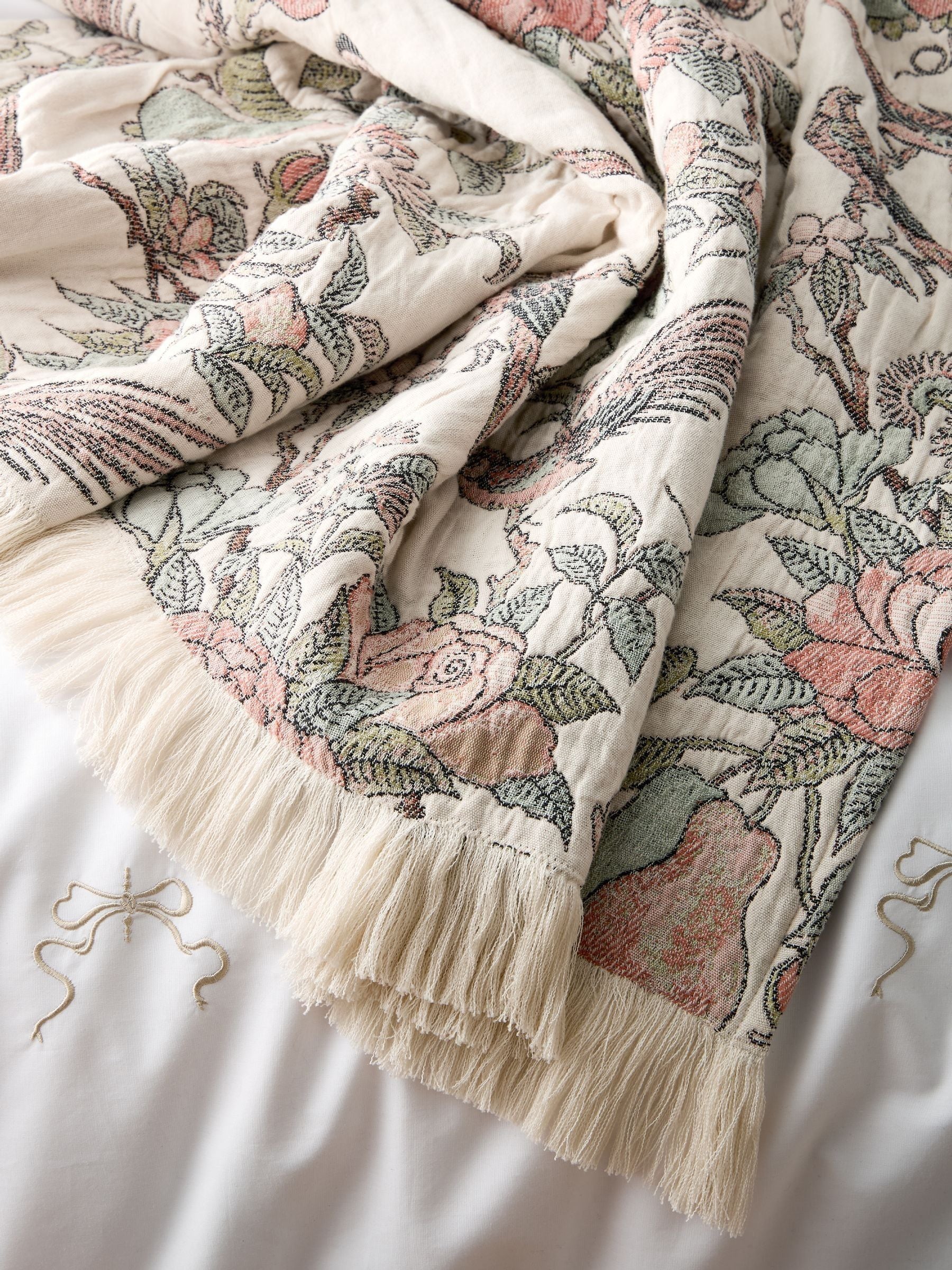 Historic Royal Palaces Hampton jacquard throw 130x170cm, UK version