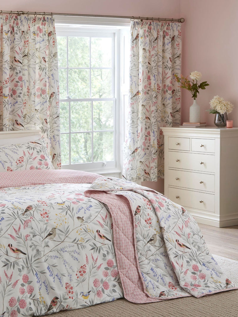 Dreams & Drapes Pink Caraway quilted bedspread 200x230cm - British product